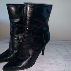 Size 8 Leather heeled Nine West booties
